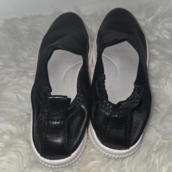 Sofft Somers II Black Slip-On Leather Flats with White Platform Sole. Size 8 - Picture 4 of 9